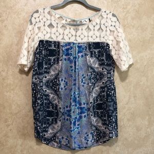 Akemi + KIn Women’s blouse Top SizeM